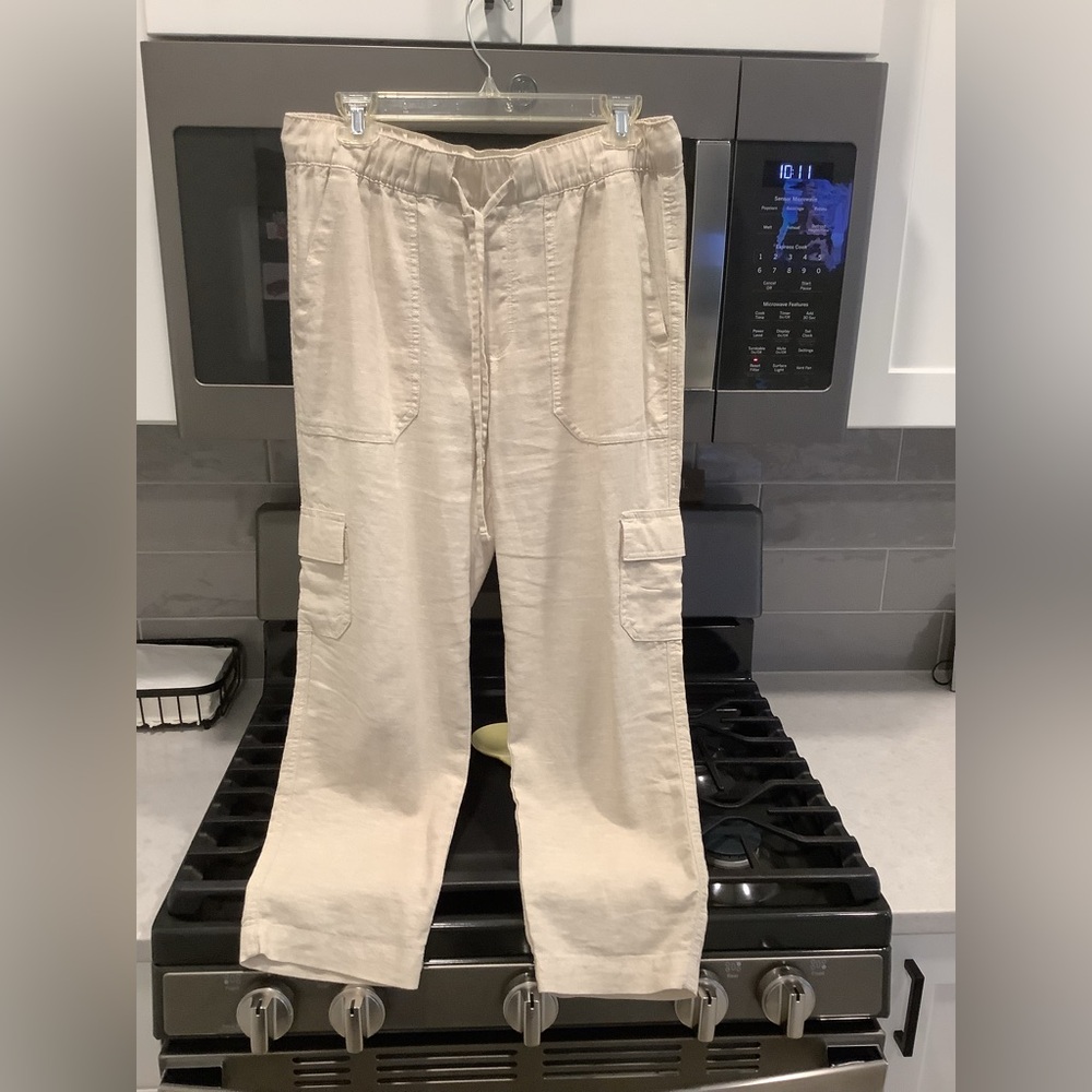 Gap Linen Khaki pants size medium